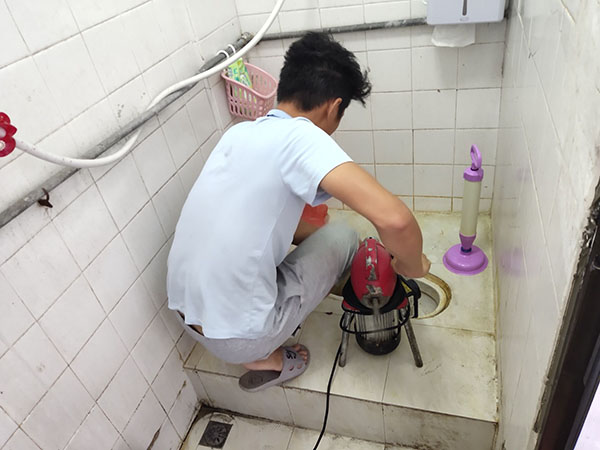 织金肥皂掉到马桶里把马桶堵住了怎么办？马桶堵住了怎么办