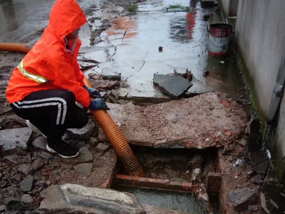 织金专业清理污水池 炜誉市政以规范流程守护城市 “肠道”